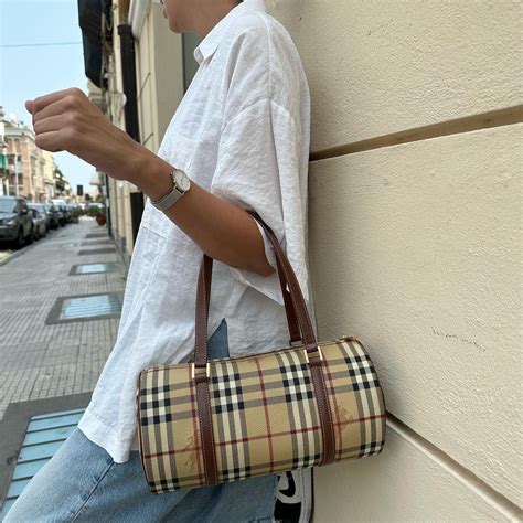 borsa burberry a cilindro su depop|Borse Burberrry .